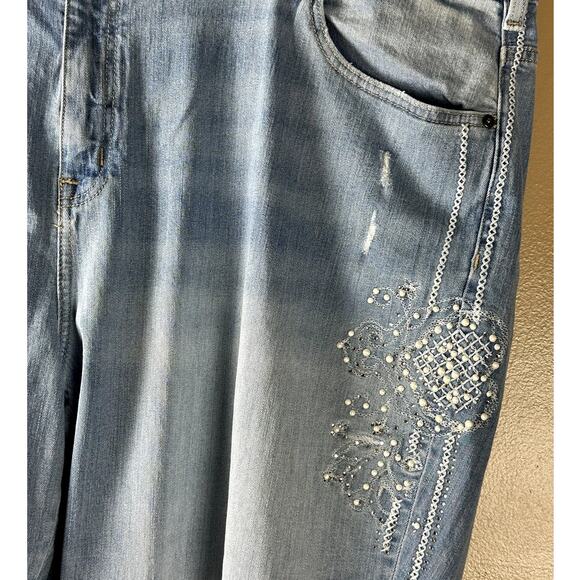 Lane Bryant MidRise Girlfriend Crop Wm Sz 28 Embellished Light Wash Casual Jeans - Picture 2 of 13